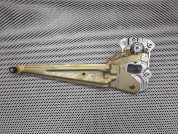 Alzavetro posteriore sinistro TOYOTA Yaris (_P9_) Imagem-3