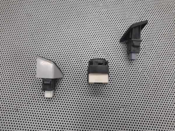 Pulsante / interruttore chiusura porte TOYOTA Yaris (_P9_) Imagem-1