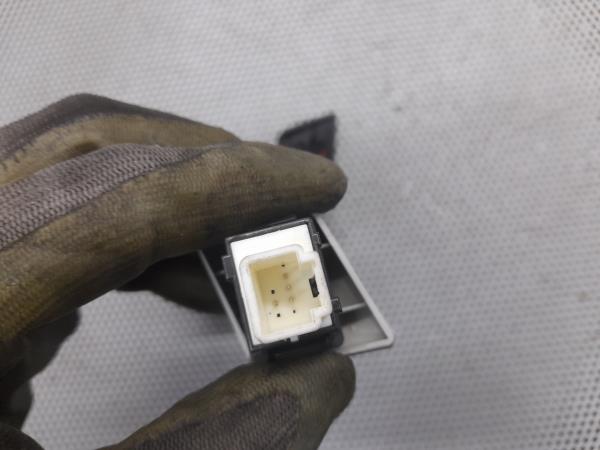 Pulsante / interruttore chiusura porte TOYOTA Yaris (_P9_) Imagem-3