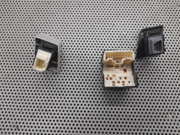 Pulsante / interruttore chiusura porte TOYOTA Yaris (_P9_) Imagem-2