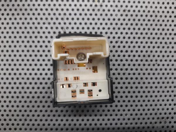 Pulsante / interruttore chiusura porte TOYOTA Yaris (_P9_) Imagem-5