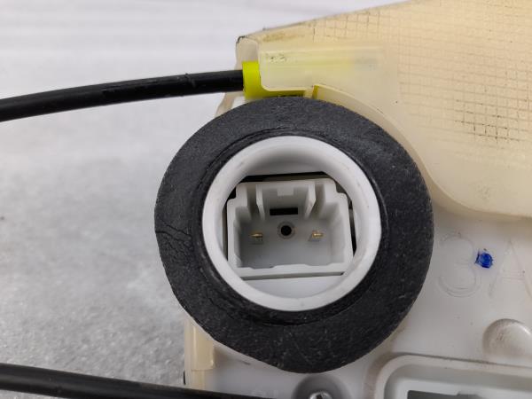 Fechadura / fecho porta trás direito TOYOTA Yaris (_P9_) Imagem-4