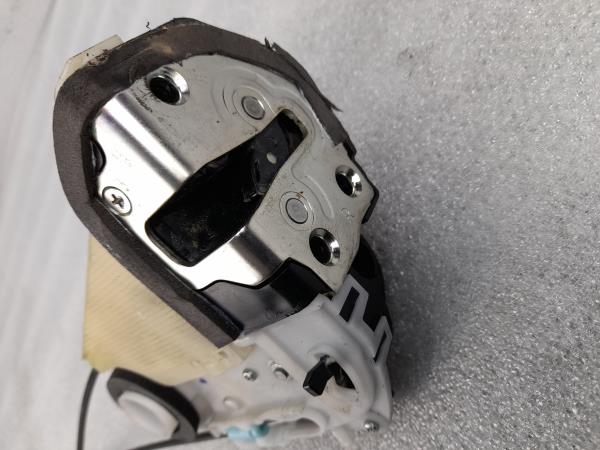 Fechadura / fecho porta trás direito TOYOTA Yaris (_P9_) Imagem-5