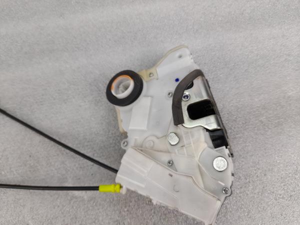 Fechadura / fecho porta frente direito TOYOTA Yaris (_P9_) Imagem-1