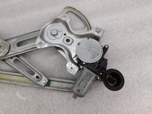 Elevador vidros frente direito TOYOTA Yaris (_P9_) Imagem-1