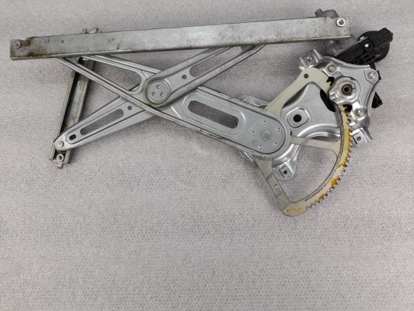 Elevador vidros frente direito TOYOTA Yaris (_P9_) Imagem-5