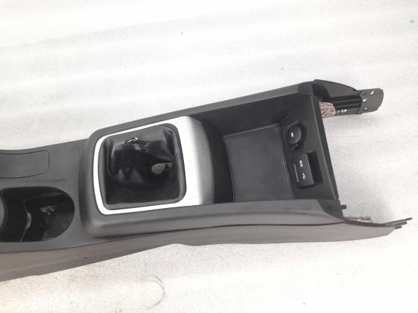 Console Centrale Tableau De Bord Kia Ceed Sportswagon (2020-) - Réf. OEM 84631J7900 - Occasion Testée