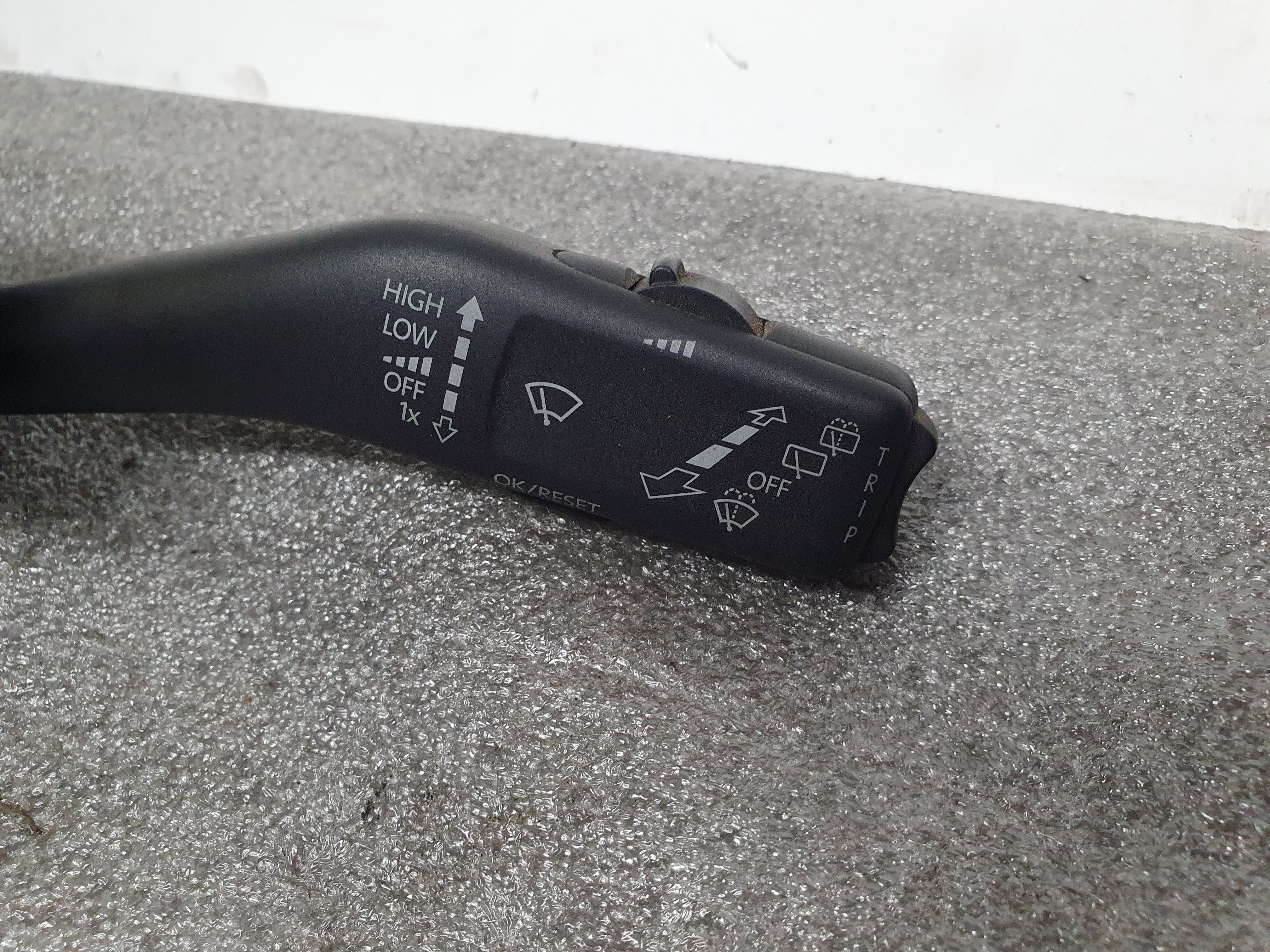 Conjunto / manetes de luzes e limpa vidros SKODA Octavia II Break (1Z5) Imagem-1