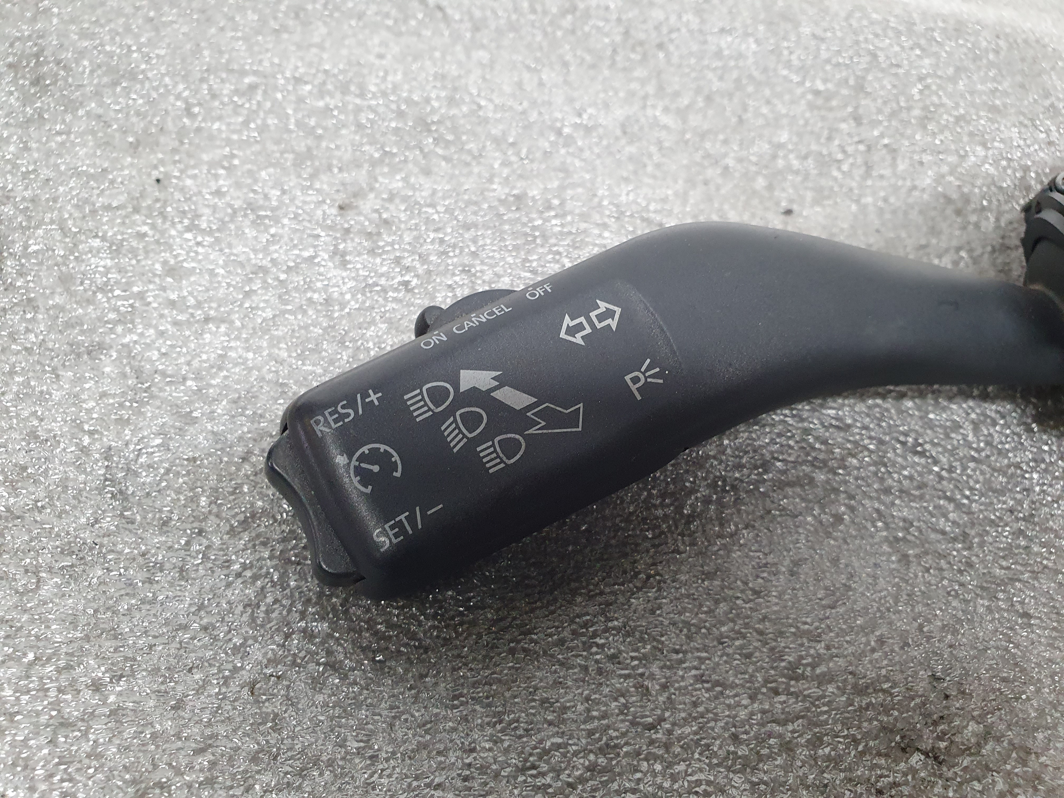 Conjunto / manetes de luzes e limpa vidros SKODA Octavia II Break (1Z5) Imagem-1