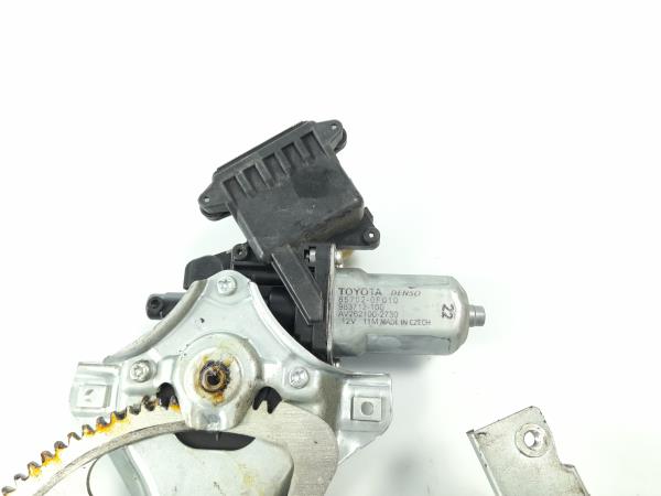 Alzavetro anteriore sinistro TOYOTA Yaris (_P9_) Imagem-1