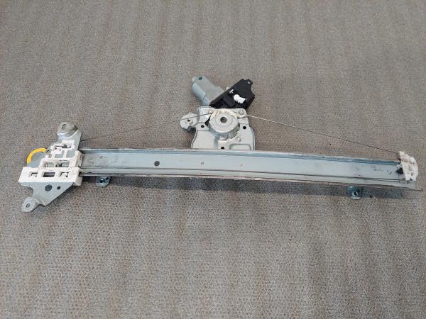 Elevador vidros frente direito NISSAN Leaf EV (ZE0) Imagem-1