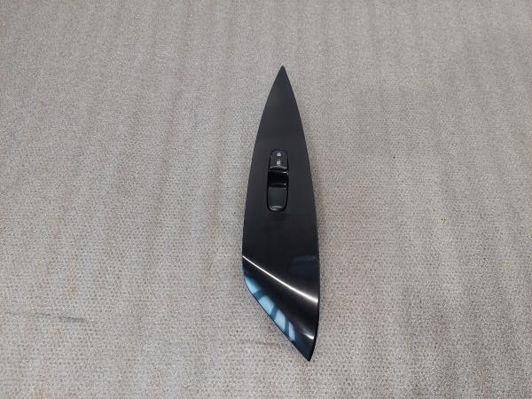 Commande / interrupteur lève-vitre Avant Droite NISSAN Leaf EV (ZE0)