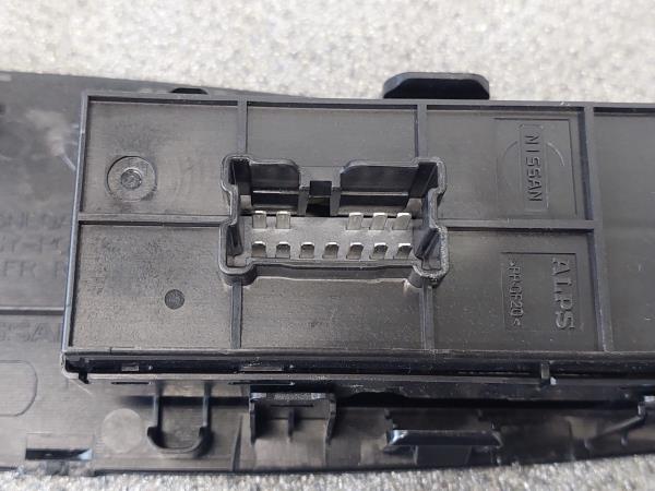 Commande / interrupteur lève-vitre Avant Droite NISSAN Leaf EV (ZE0) Imagem-2