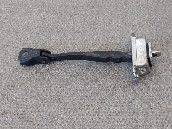 Limiteur de porte Arrière Gauche NISSAN Leaf EV (ZE0) Imagem-1