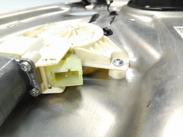 Alzavetro anteriore sinistro MERCEDES-BENZ Classe C (W204) Imagem-1