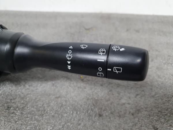 Conjunto / manetes de luzes e limpa vidros TOYOTA Yaris (_P9_) Imagem-1