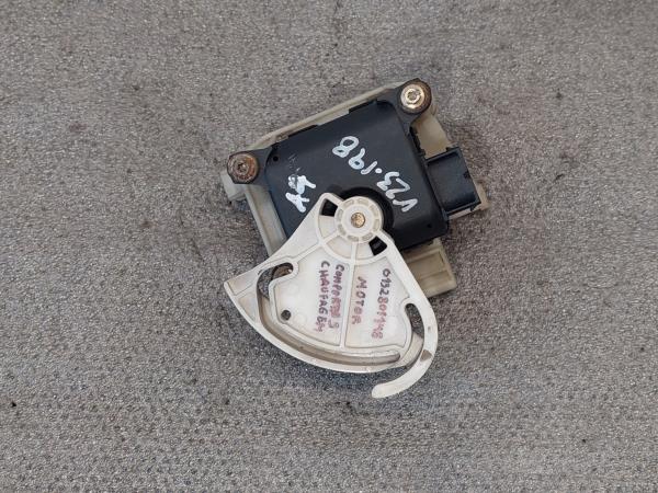 Motor del compuerta de la calefacción AUDI A4 (8D2, B5)