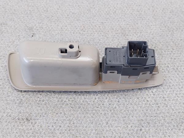 Comando / botão / interruptor vidros trás direito VOLVO V40 Combi (VW) Imagem-1 Comando / botão / interruptor vidros trás direito VOLVO V40 Combi (VW) Imagem-1