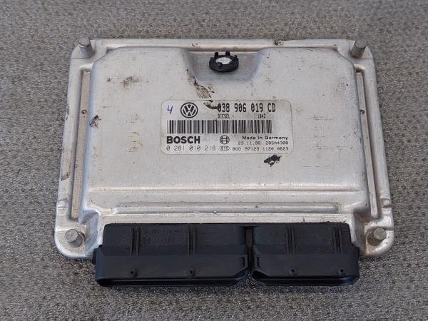 Centralina motor / ECU VOLKSWAGEN Passat (3B2)