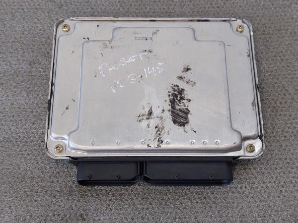 Centralina motor / ECU VOLKSWAGEN Passat (3B2) Imagem-1 Centralina motor / ECU VOLKSWAGEN Passat (3B2) Imagem-1