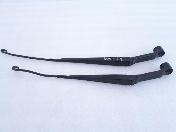 Brazo de limpiaparabrisas delantero derecho MITSUBISHI Space Star Hatchback (A0_A)