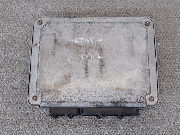Centralina motor / ECU SKODA Octavia I Break (1U5) Imagem-1 Centralina motor / ECU SKODA Octavia I Break (1U5) Imagem-1