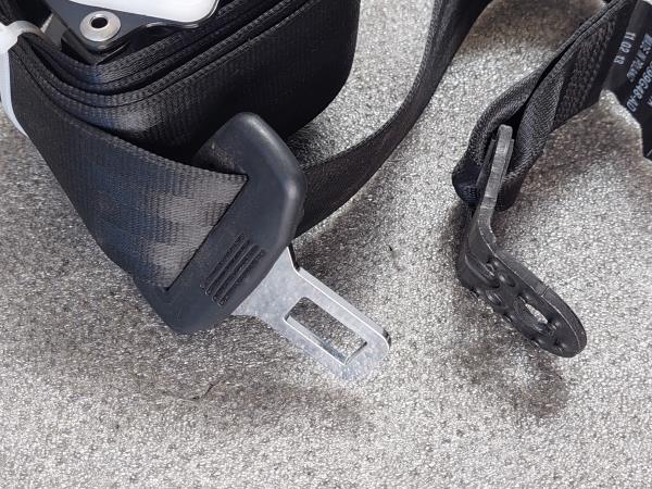 Left rear seatbelt AUDI A1 Sportback (8XA, 8XF) Imagem-1