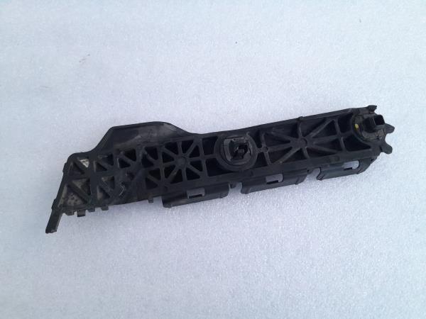 Guia de pára-choques trás direita TOYOTA Yaris (_P9_) Imagem-1