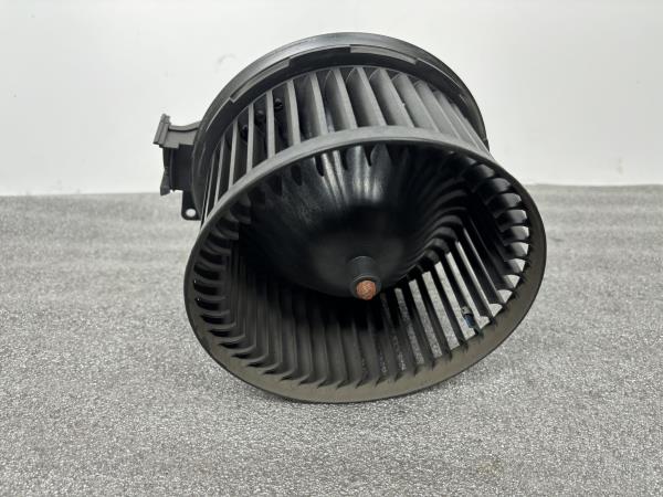 Motor da chauffage / sofagem FORD Fiesta VI (CB1, CCN) Imagem-1 Motor da chauffage / sofagem FORD Fiesta VI (CB1, CCN) Imagem-1