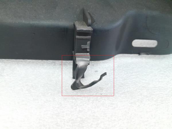 Plástico genérico RENAULT Megane II Break (KM0/1_) Imagem-5