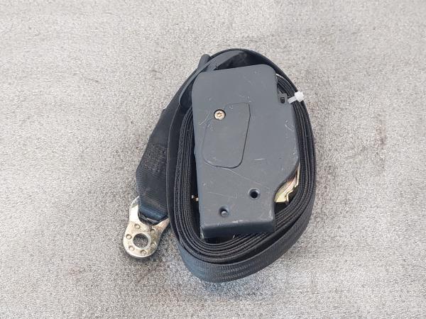 Cinturón delantero izquierdo VOLKSWAGEN Passat (3B3)