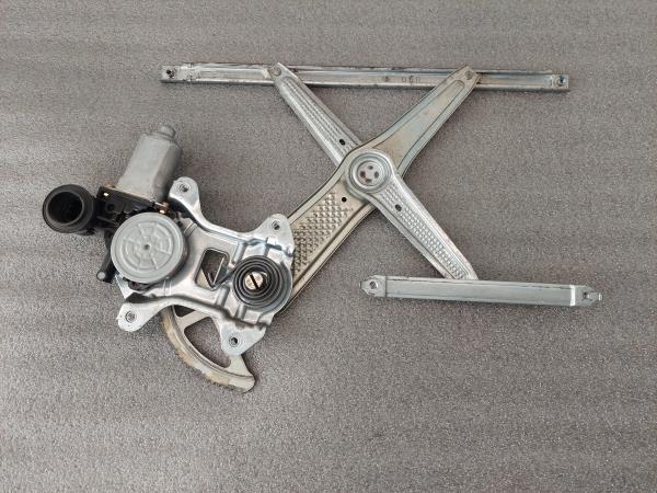 Elevador vidros frente direito TOYOTA Yaris (_P1_) Imagem-1