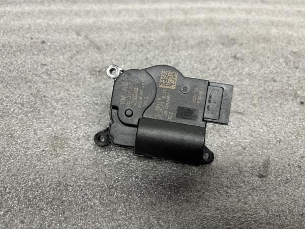 Motor del compuerta de la calefacción VOLKSWAGEN Golf VIII (CD1)