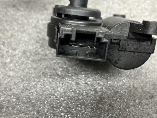 Motor del compuerta de la calefacción VOLKSWAGEN Golf VIII (CD1) Imagem-3