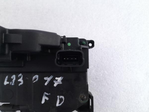 Fechadura / fecho porta frente direito RENAULT Clio III Grandtour (KR0/1_) Imagem-2 Fechadura / fecho porta frente direito RENAULT Clio III Grandtour (KR0/1_) Imagem-2