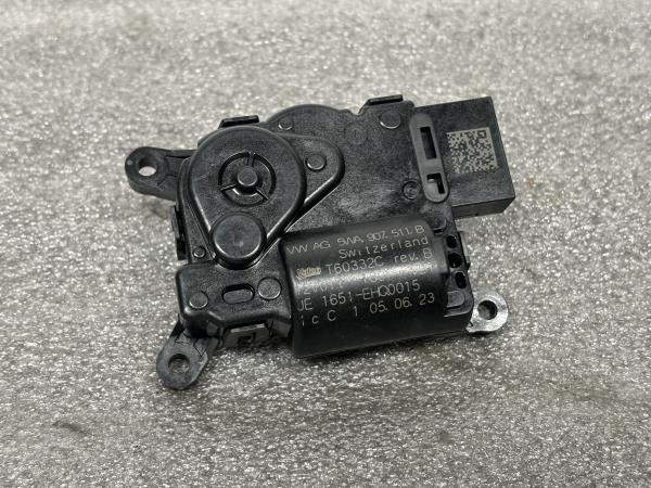 Motor del compuerta de la calefacción VOLKSWAGEN Golf VIII (CD1)