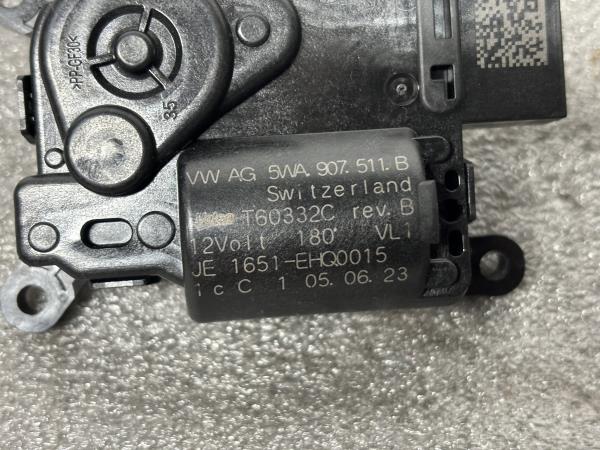 Motor del compuerta de la calefacción VOLKSWAGEN Golf VIII (CD1) Imagem-1