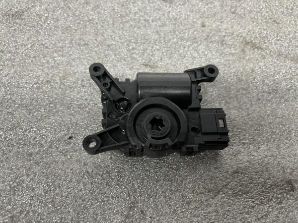 Motor del compuerta de la calefacción VOLKSWAGEN Golf VIII (CD1) Imagem-1