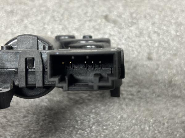 Motor del compuerta de la calefacción VOLKSWAGEN Golf VIII (CD1) Imagem-3