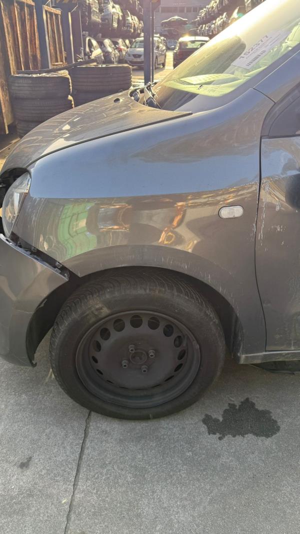 Guarda-lamas esquerdo RENAULT Twingo III (BCM_)