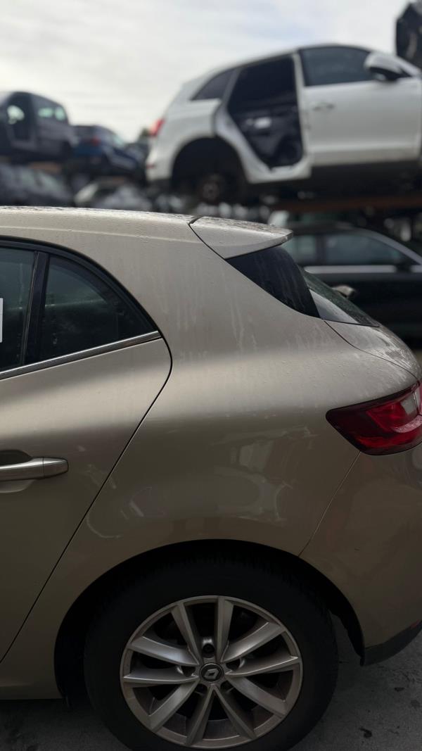 Painel trás direito RENAULT Megane IV (B9A/M_)