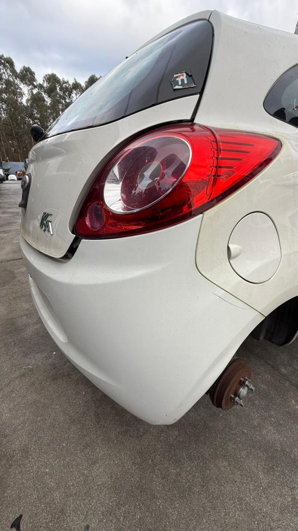 Pára-choques trás FORD Ka (RU8) Imagem-2