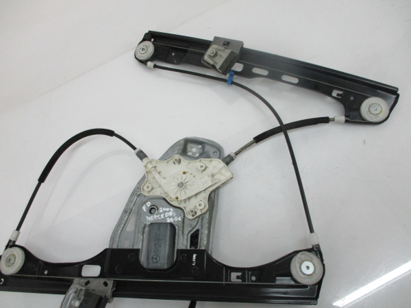 Elevador vidros frente direito MERCEDES-BENZ Classe C (W203) Imagem-1