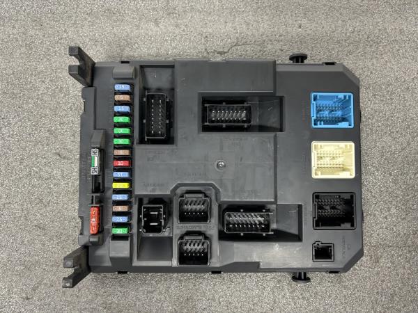 Boîte de fusibles / SAM / BSI CITROËN DS3