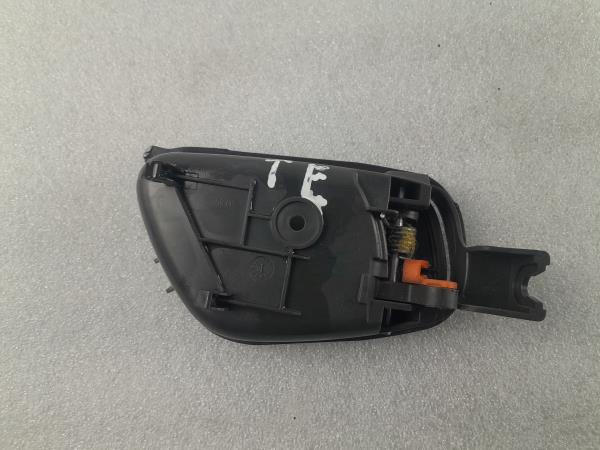 Puxador interior porta trás esquerdo CHEVROLET Spark (M300) Imagem-1