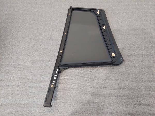 Vidro triangular da porta trás direito VOLKSWAGEN Golf VIII (CD1) Imagem-1