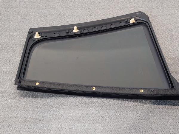 Vidro triangular da porta trás direito VOLKSWAGEN Golf VIII (CD1) Imagem-4