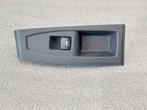 Commande / interrupteur lève-vitre Arrière Droite BMW 2 Gran Tourer (F46) Imagem-1