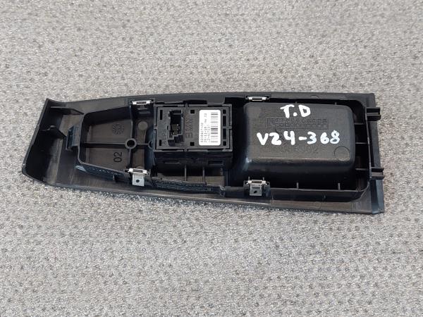 Commande / interrupteur lève-vitre Arrière Droite BMW 2 Gran Tourer (F46) Imagem-2