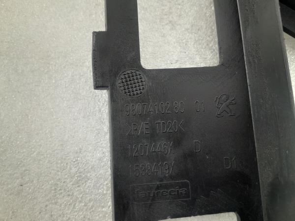 Guia de pára-choques trás direita PEUGEOT 308 SW II Imagem-2